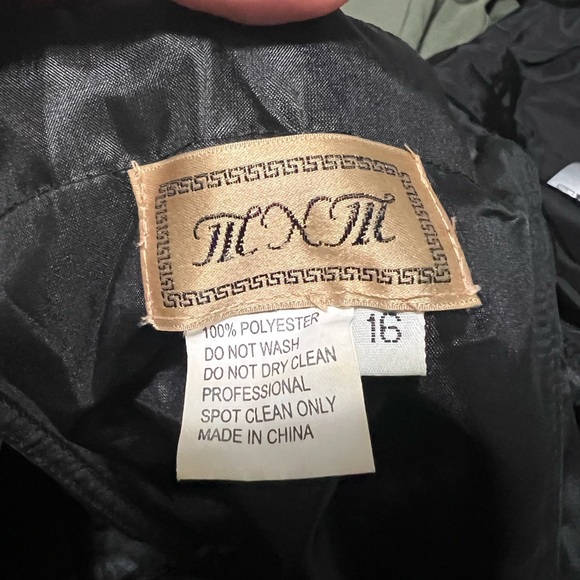 Beautiful Black Beaded Gown - Picture 4 of 4